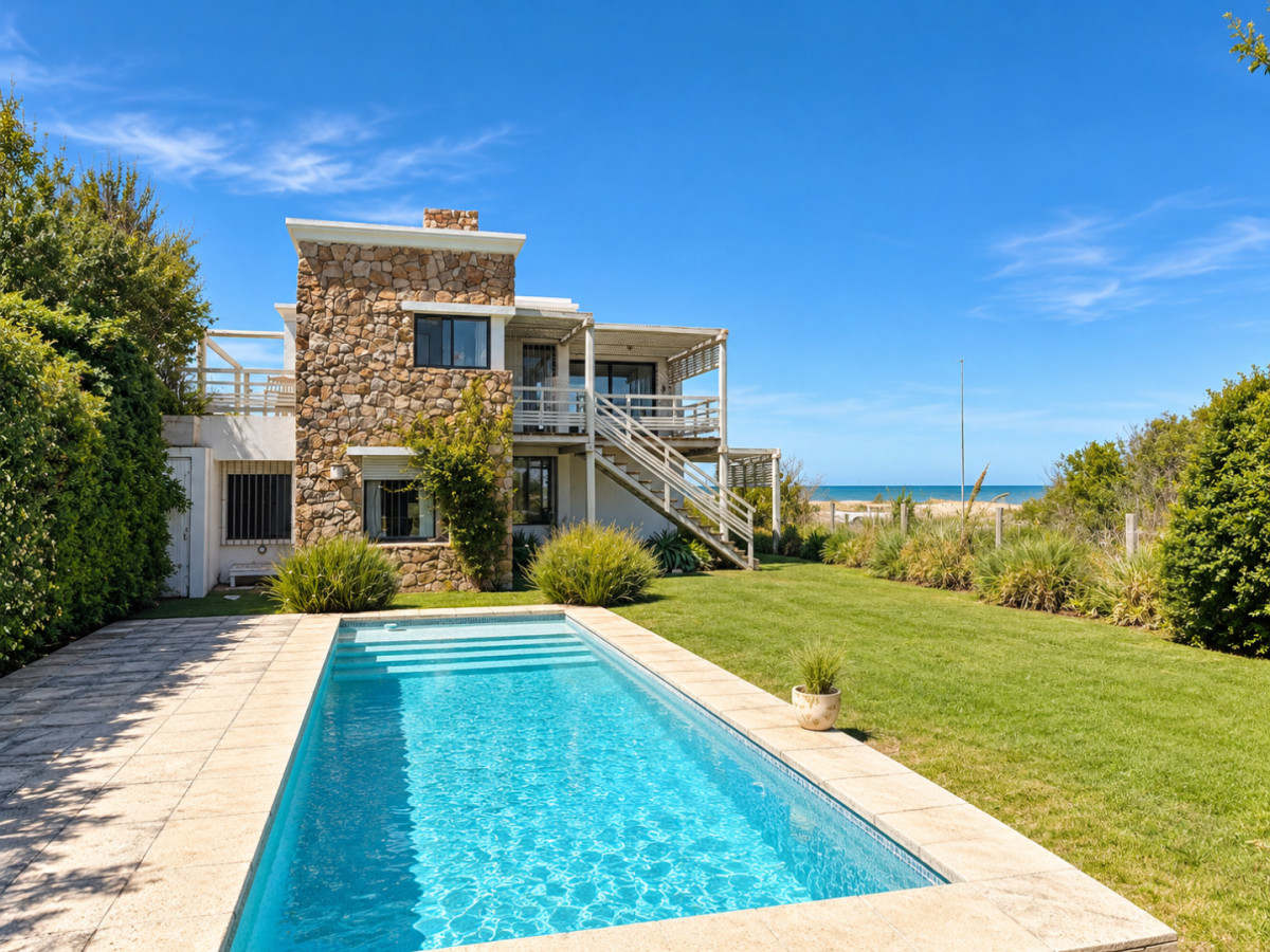 Casa en Manantiales frente al mar con espectacular vista