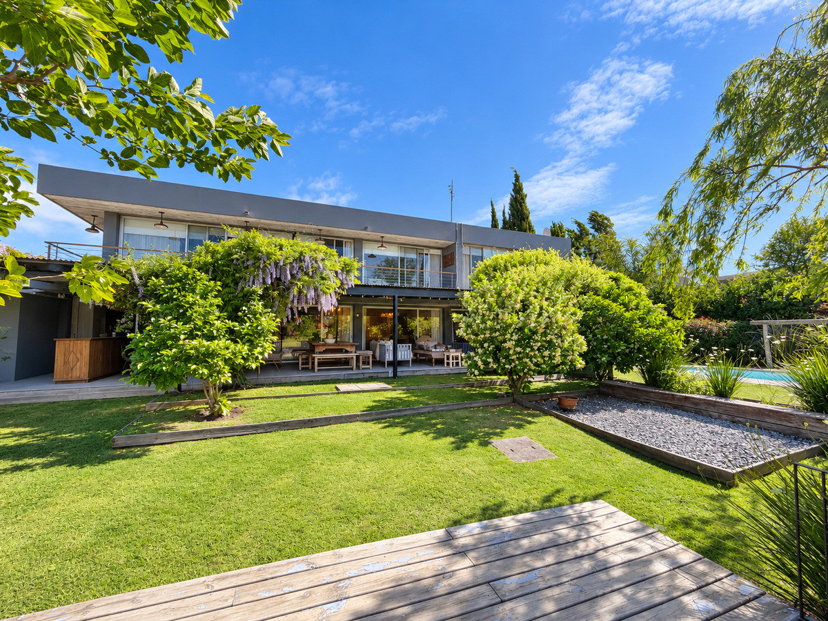 Venta Casa 5 Dormitorios en Lomas de La Tahona