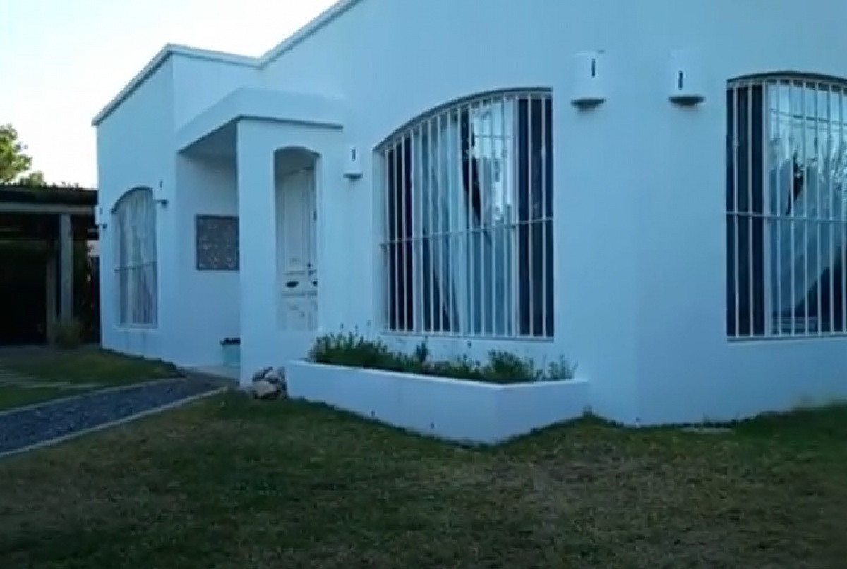 Casas en La Barra a trescientos metros de ruta 10