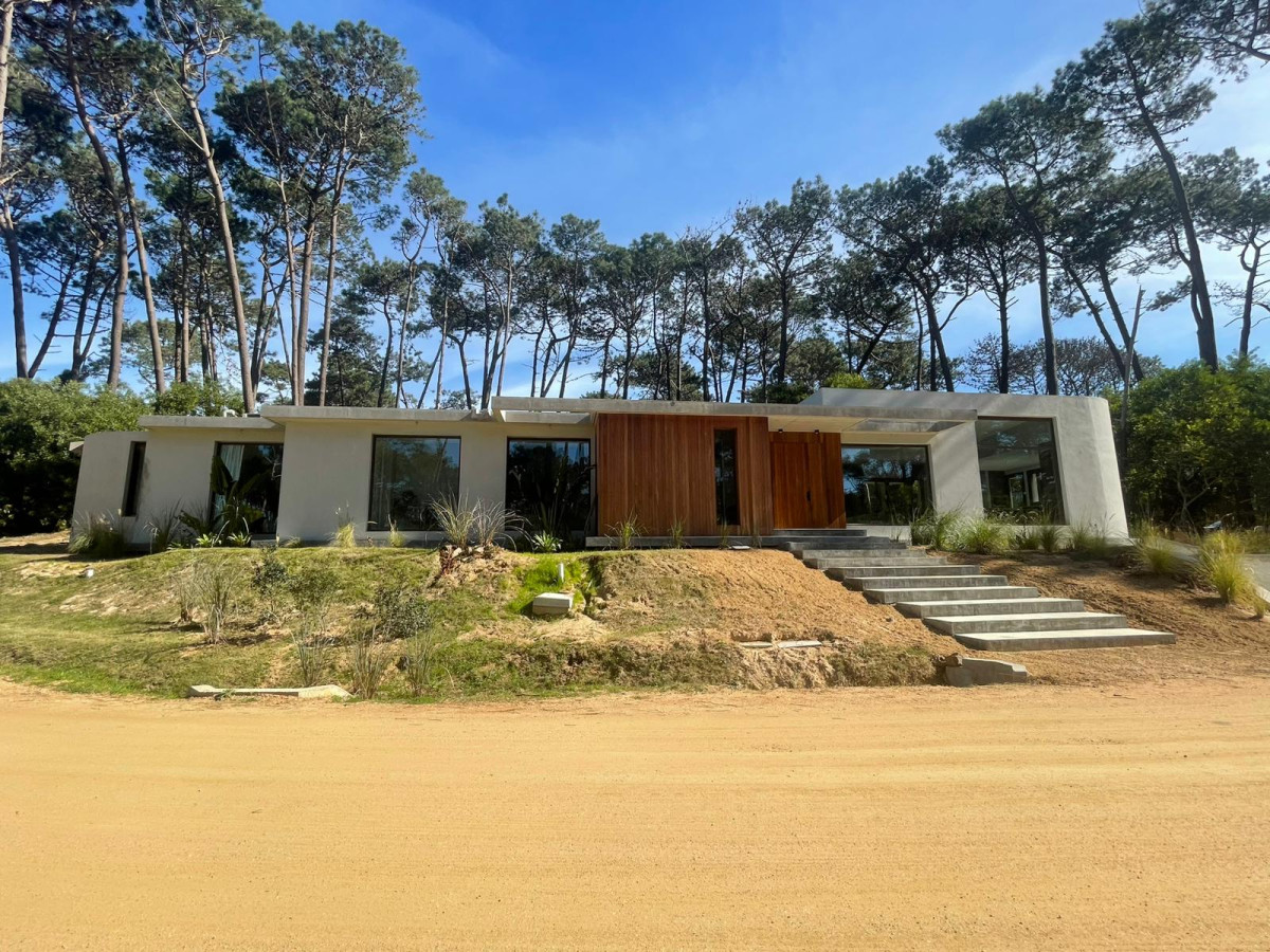 Excelente casa moderna en Reserva Montoya