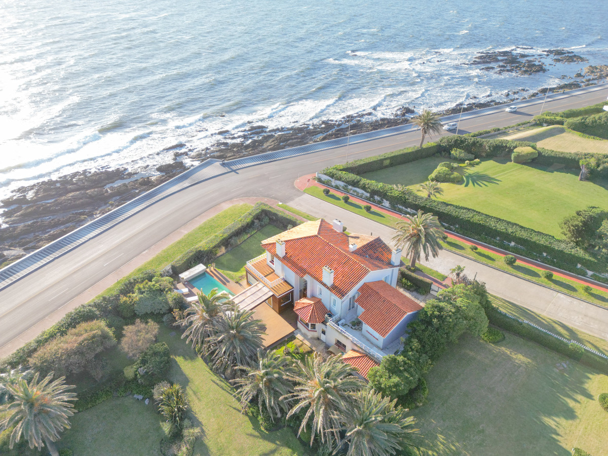 Venta de Magnífica casa en Rambla del Puerto de Punta del Este
