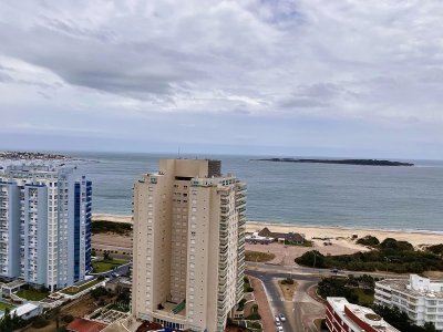 VENTA DE APARTAMENTO DE 2 DORMITORIOS EN EDIFICIO MIAMI BOULEVARD PUNTA DEL ESTE 