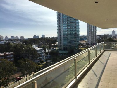 DEPARTAMENTO 3 DORMITORIOS EN PUNTA DEL ESTE