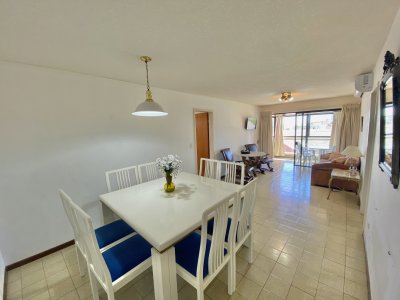 Apartamento de 2 dormitorios en venta ,torre con servicios a metros de playa brava 