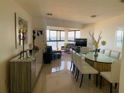 VENTA DE APARTAMENTO DE 2 DORMITORIOS EN TORRE CRISTAL PUNTA DEL ESTE 