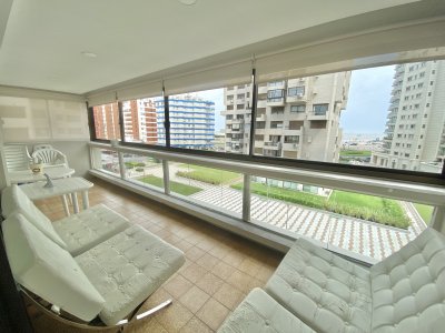 VENTA DE APARTAMENTO DE 2 DORMITORIOS EN BRAVA PUNTA DEL ESTE 