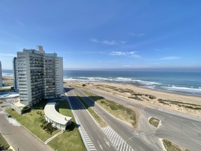 VENTA APTO 2 DORMITORIOS + DEPENDENCIA BRAVA PUNTA DEL ESTE