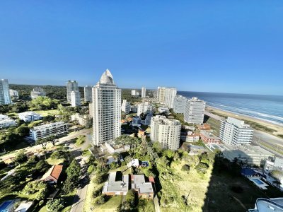 VENTA DE APARTAMENTO PENTHOUSE DE 2 DORMITORIOS EN BRAVA EN EDIFICIO ICON BRAVA PUNTA DEL ESTE