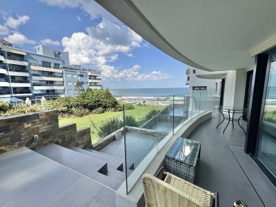 VENTA DE APARTAMENTO DE 1 DORMITORIO FRENTE AL MAR EN BRAVA PUNTA DEL ESTE 