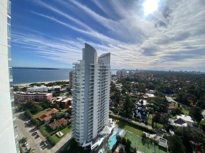 VENTA DE APARTAMENTO DE 2 DORMITORIOS  EN MANSA PUNTA DEL ESTE EN EDIFICIO MIAMI BOULEVARD II