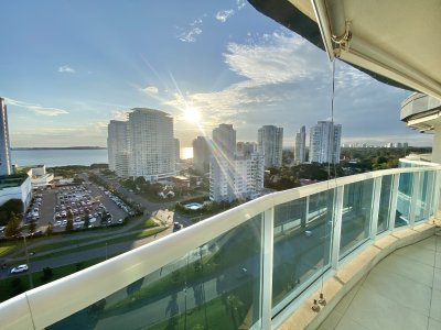 VENTA APARTAMENTO 3 DORMITORIOS EN SUITE MANSA PUNTA DEL ESTE