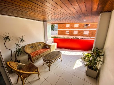 APARTAMENTO EN VENTA DE 2 DORMITORIOS - PLAYA BRAVA