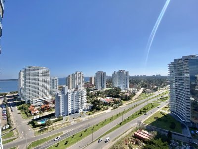 VENTA DE APARTAMENTO DE 2 DORMITORIOS EN SUITE EN EDIFICIO CASINO TOWER PUNTA DEL ESTE 