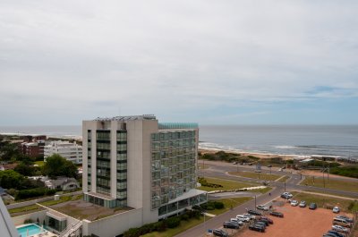 VENTA DE APARTAMENTO DE 3 SUITES EN EDIFICIO LOOK BRAVA PUNTA DEL ESTE 