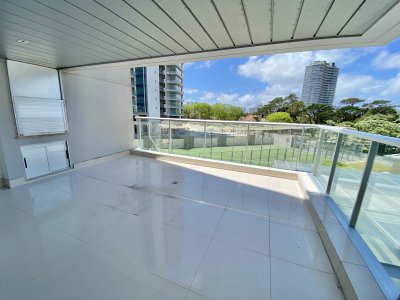 VENTA DE APARTAMENTO DE 2 DORMITORIOS EN MIAMI BOULEVARD PUNTA DEL ESTE 