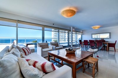 VENTA DE PENTHOUSE DE 3 SUITES EN EDIFICIO QUARTIER DEL MAR PUNTA DEL ESTE