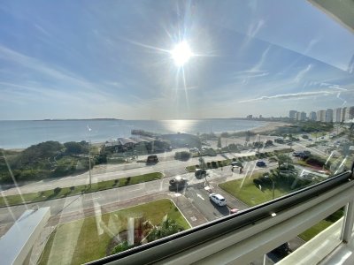 VENTA APARTAMENTO DE 3 DORMITORIOS 2 BAÑOS Y DEPENDENCIA EN MALECON IV