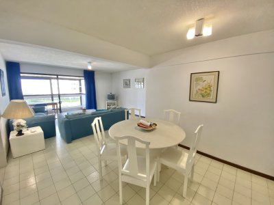 VENTA APARTAMENTO 2 DORMITORIOS - PARQUEMAR CENTER