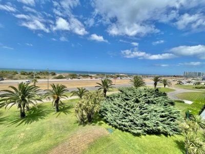 VENTA DE APARTAMENTO DE 2 DORMITORIOS EN BRAVA FRENTE AL MAR 