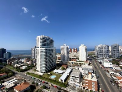 VENTA DE APARTAMENTO DE 2 DORMITORIOS EN MANSA PUNTA DEL ESTE 