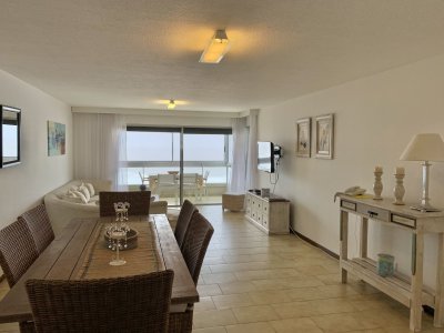 VENTA DE APARTAMENTO DE 3 DORMITORIOS EN EDIFICIO TORREON PUNTA DEL ESTE 