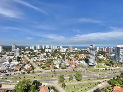 PENTOHOUSE  APARTAMENTO DE 3 DORMITORIOS EN EDIFICIO MIMAI BOULEVARD II PUNTA DEL ESTE 