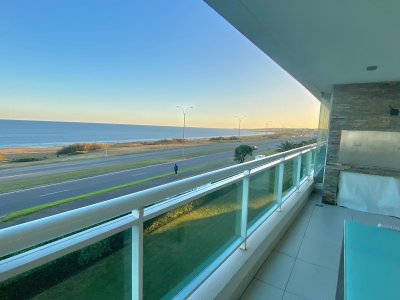 VENTA DE APARTAMENTO DE 3 DORMITORIOS EN EDIFICIO CRUCEROS PUNTA DEL ESTE