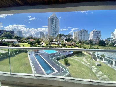 VENTA DE APARTAMENTO DE 3 DORMITORIOS EN ICON BRAVA PUNTA DEL ESTE 