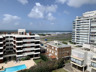 VENTA DE APARTAMENTO DE 3 DORMITORIOS EN BRAVA PUNTA DEL ESTE