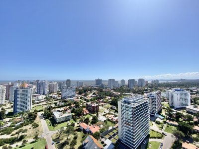 VENTA DE APARTAMENTO PENTHOUSE DE 2 DORMITORIOS EN BRAVA PUNTA DEL ESTE 