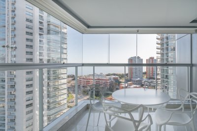 VENTA DE APARTAMENTO DE 2 DORMITORIOS  EN MANSA PUNTA DEL ESTE EN EDIFICIO MIAMI BOULEVARD II