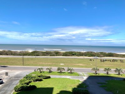 VENTA DE APARTAMENTO DE 3 DORMITORIOS EN EDIFICIO TORRE LOBOS PUNTA DEL ESTE 