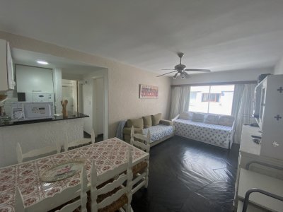 VENTA DE APARTAMENTO DE 1 DORMITORIO EN MANSA PUNTA DEL ESTE 