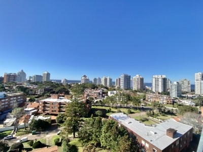 ALQUILER DE APARTAMENTO PENTHOUSE DE 3 DORMITORIOS EN MANSA PUNTA DEL ESTE 