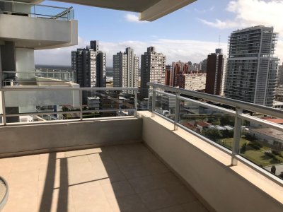 VENTA DE APARTAMENTO DE 2 DORMITORIOS Y MEDIO EN BRAVA PUNTA DEL ESTE 