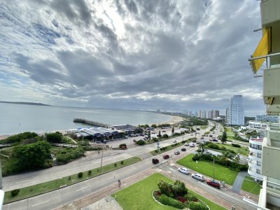 VENTA APARTAMENTO 3 DORMITORIOS MAS DEPENDENCIA EDIFICIO MALECON IV