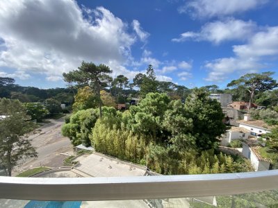 VENTA APARTAMENTO DE 2 DORMITORIOS EN EDIFICIO DORMAR PUNTA DEL ESTE