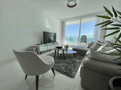 VENTA DE APARTAMENTO DE 3 SUITES EN EDIFICIO PARAMOUNT TOWER PUNTA DEL ESTE 