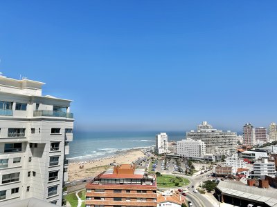 VENTA DE PENTHOUSE DE 2 DORMITORIOS EN EDIFICIO IMPERIALE III PUNTA DEL ESTE 