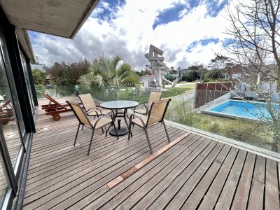 VENTA DE APARTAMENTO DE 2 DORMITORIOS FRENTE AL MAR EN MANSA PUNTA DEL ESTE 
