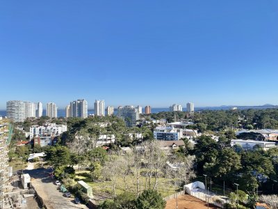 VENTA DE APARTAMENTO DE 2 DORMITORIOS EN OCEAN DRIVE PUNTA DEL ESTE 