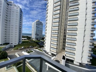 Apartamento en venta Torre con servicios en Punta del Este