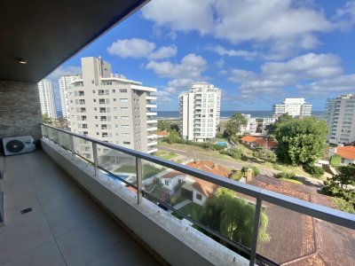 VENTA APARTAMENTO 3 DORMITORIOS EDIFICIO MOON PUNTA 