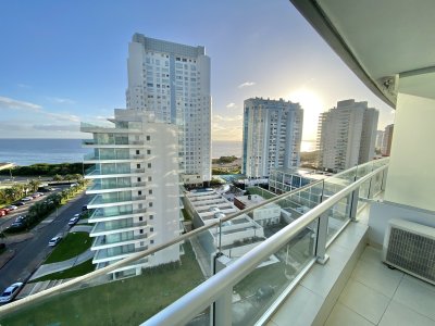 VENTA APARTAMENTO 2 DORMITORIOS PLAYA MANSA PUNTA DEL ESTE