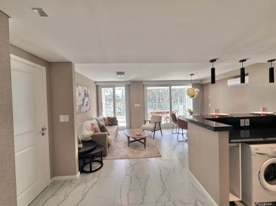 VENTA DE APARTAMENTO DE 1 DORMITORIO CON PARRILERO EN PINARES EN EDIFICIO POSEIDON LAGUNA 