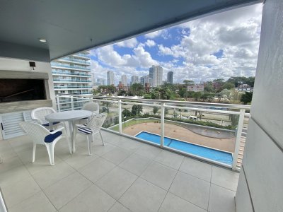 APARTAMENTO DE 2 DORMITORIOS + PARRILLERO EN VENTA - PLAYA BRAVA