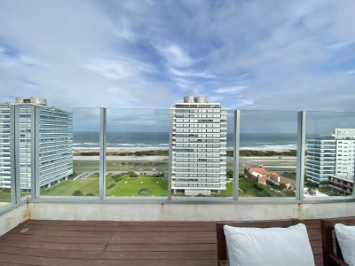 VENTA DE APARTAMENTO DE 2 DORMITORIOS EN EDIFICIO VISTA BRAVA PUNTA DEL ESTE 