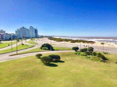VENTA DE APARTAMENTO 4 DORMITORIOS + DEPENDENCIA BRAVA PUNTA DEL ESTE