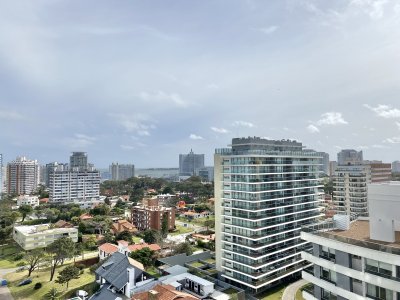 VENTA DE APARTAMENTO DE 2 DORMITORIOS EN ICON BRAVA TOWER PUNTA DEL ESTE
