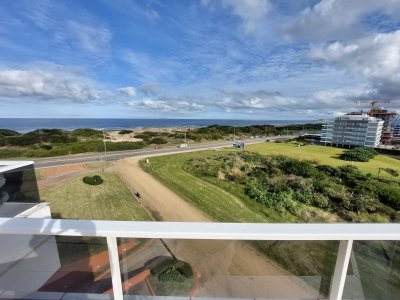VENTA APARTAMENTO 6 DORMITORIOS - AGUAS AZULES